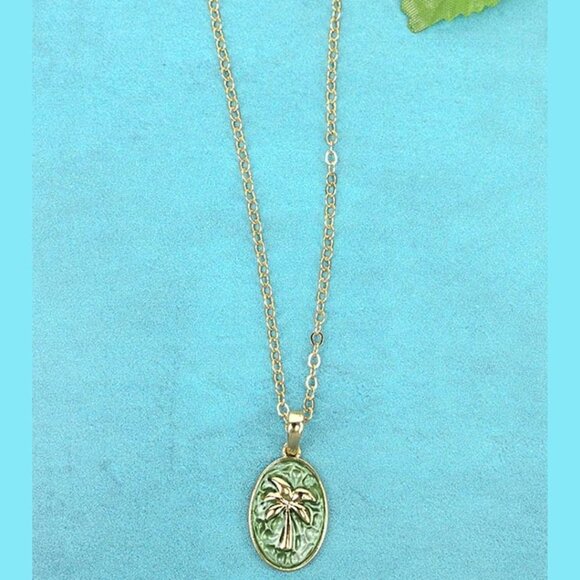 NO 3 Gold & Green Resin Seaside Palm Tree Medallion Necklace NWT - Picture 1 of 5